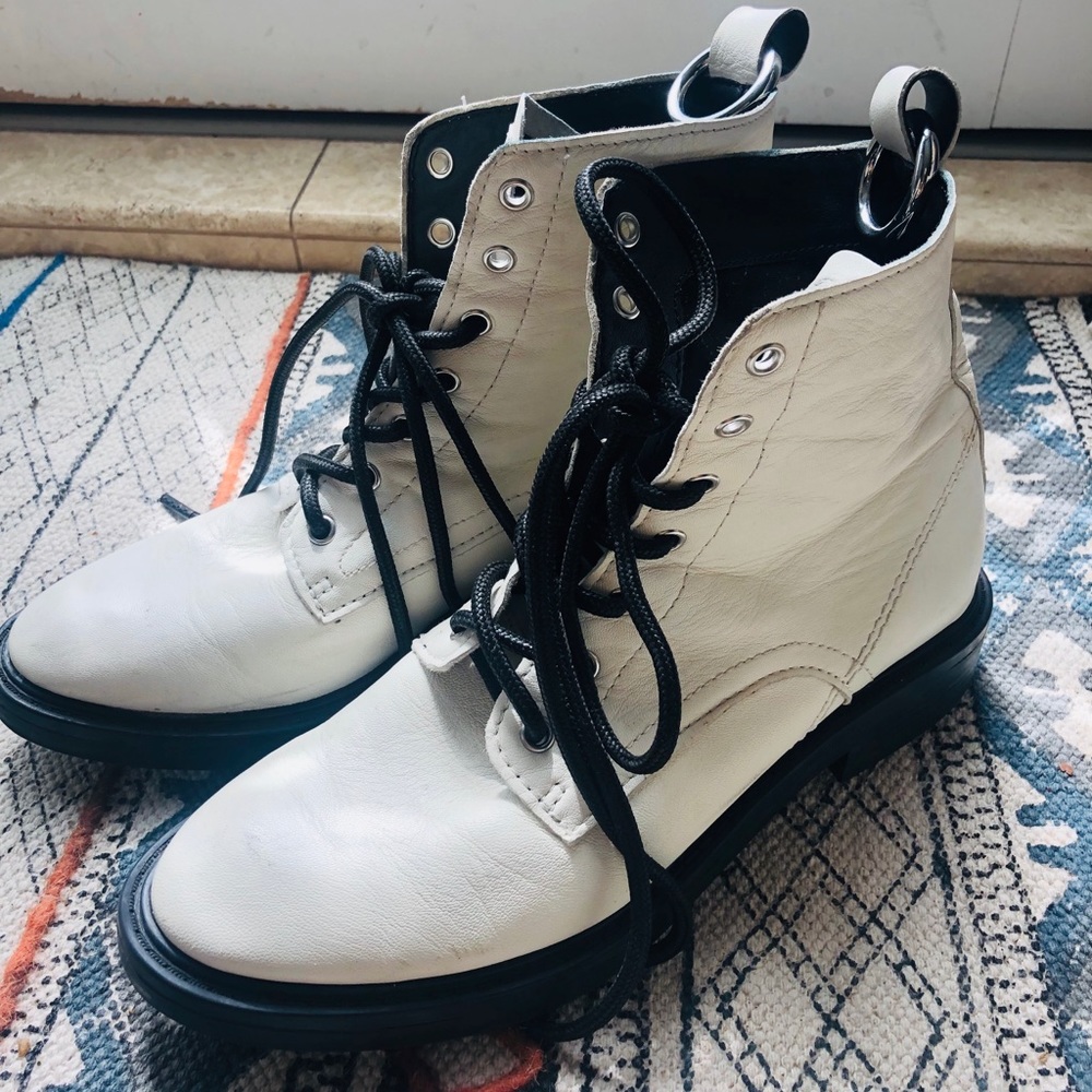DOLCE VITA off white soft leather ANKLE BOOT ✨